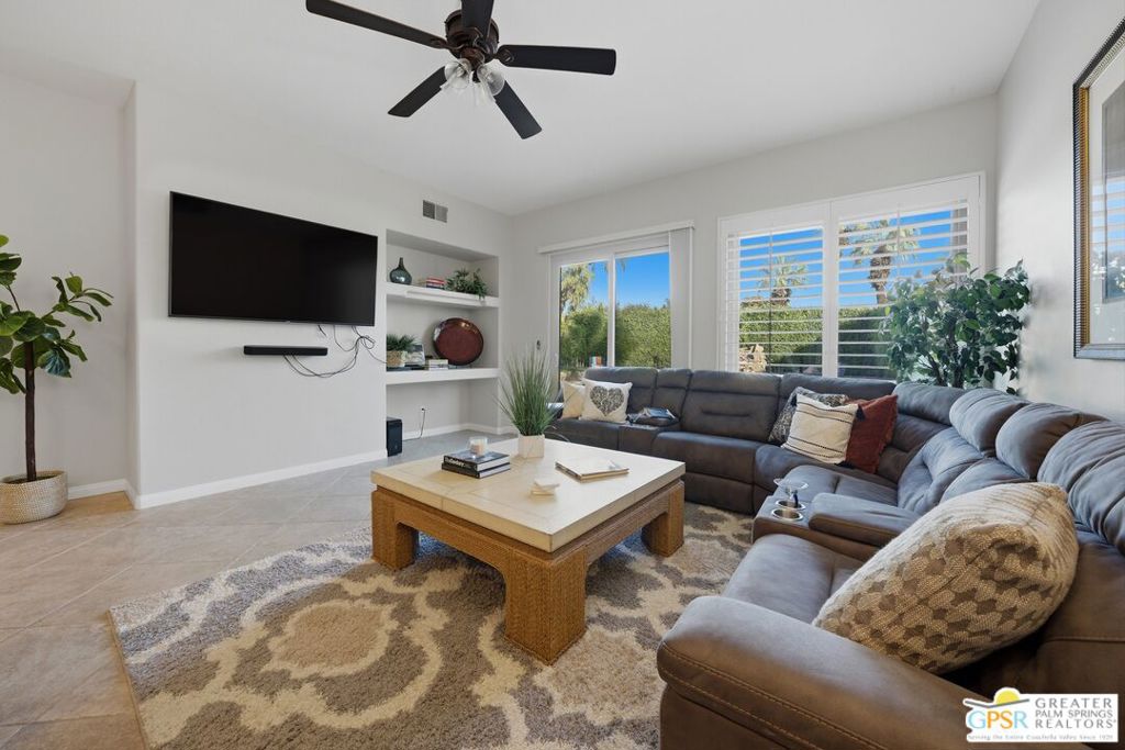 153 E Kavenish Drive