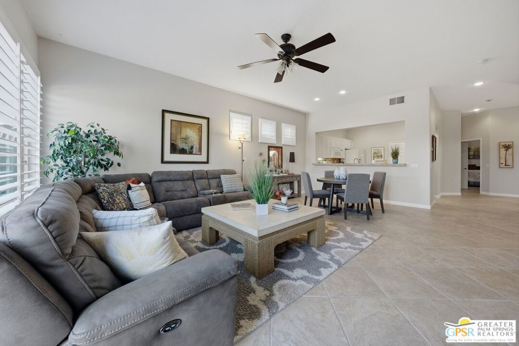 153 E Kavenish Drive