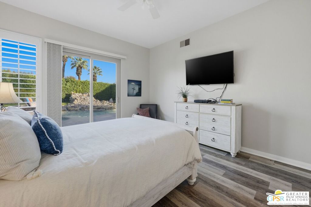 153 E Kavenish Drive