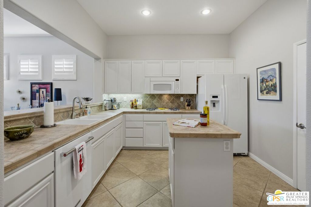 153 E Kavenish Drive