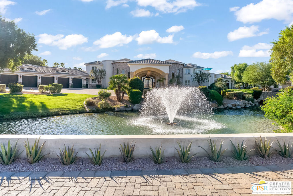 1 Saint Petersburg Court