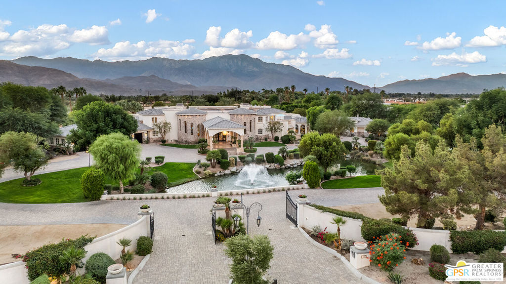 1 Saint Petersburg Court