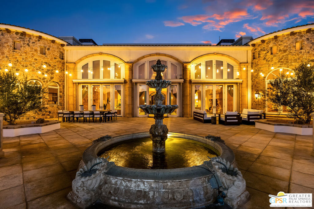 1 Saint Petersburg Court