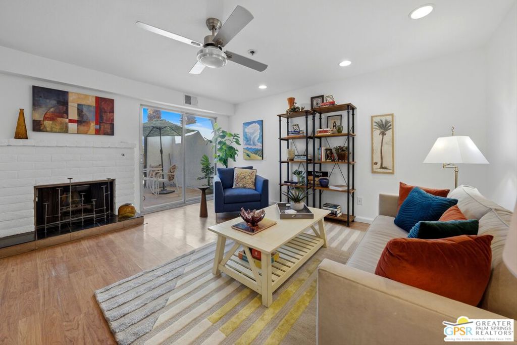 280 S Avenida Caballeros 131