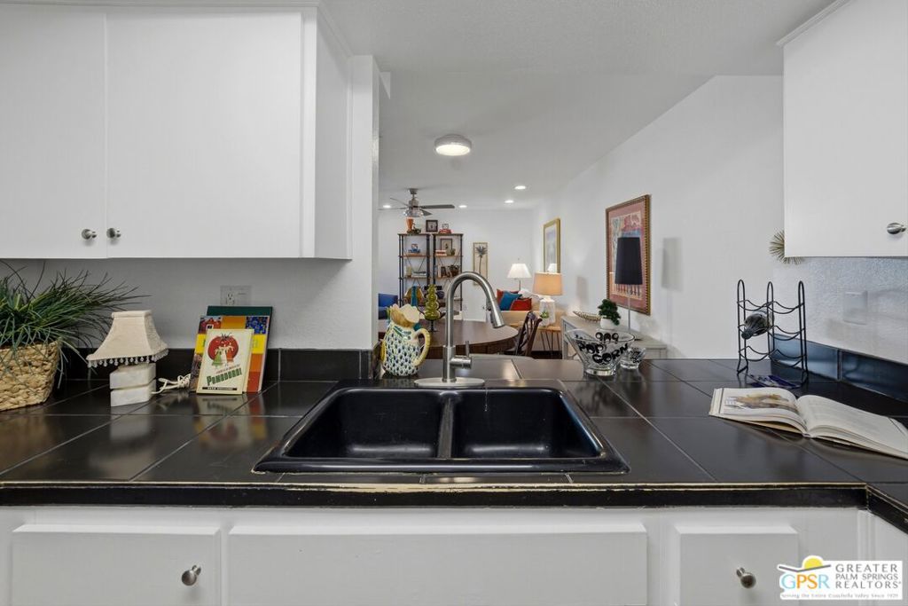 280 S Avenida Caballeros 131