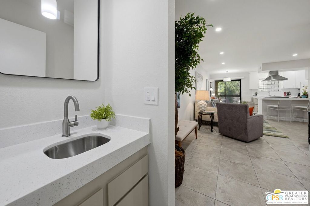 5300 E Waverly Drive 14