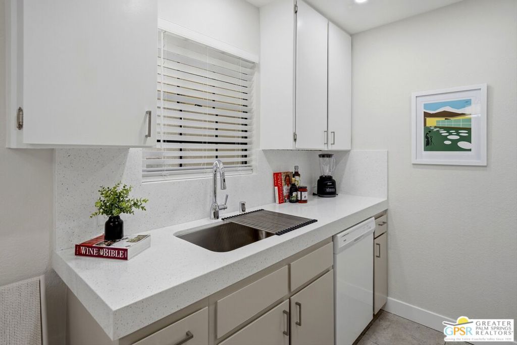 5300 E Waverly Drive 14