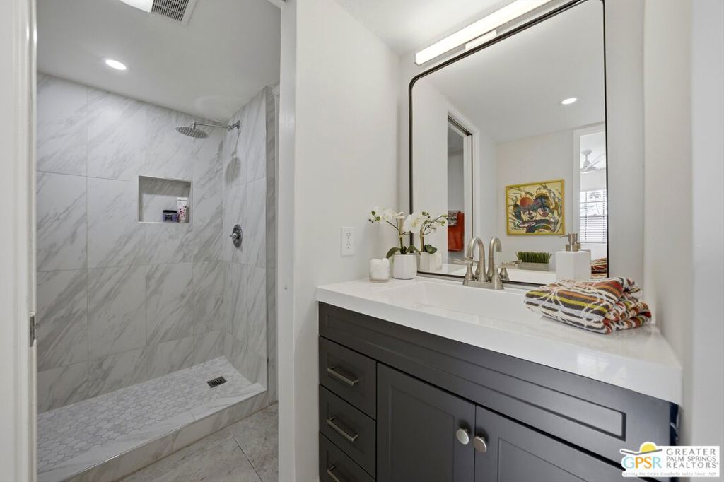 5300 E Waverly Drive 14