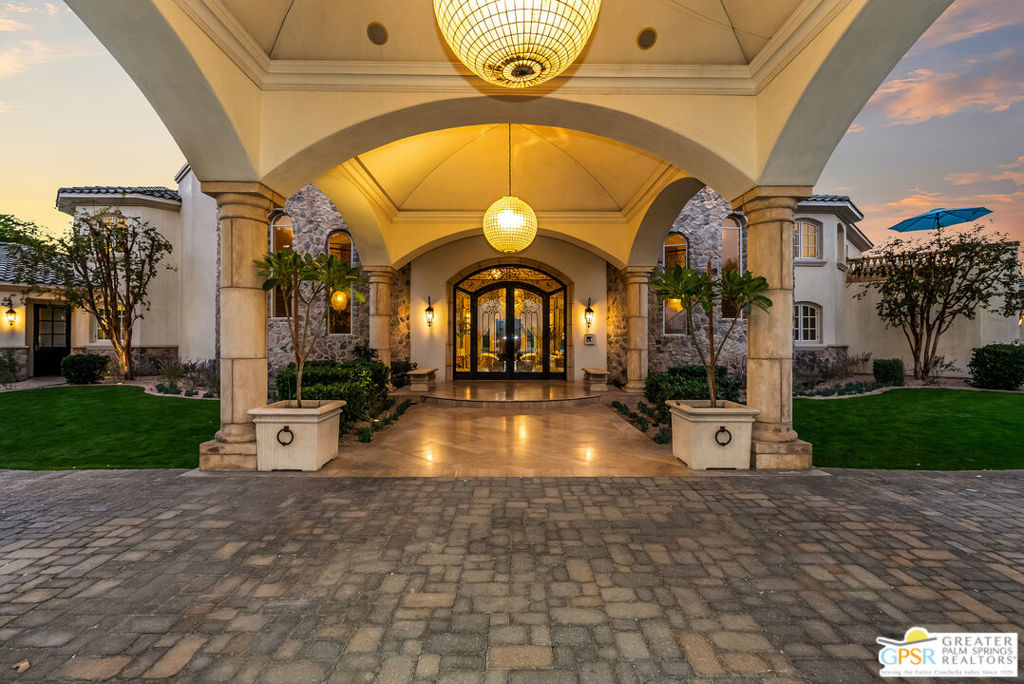 1 Saint Petersburg Court