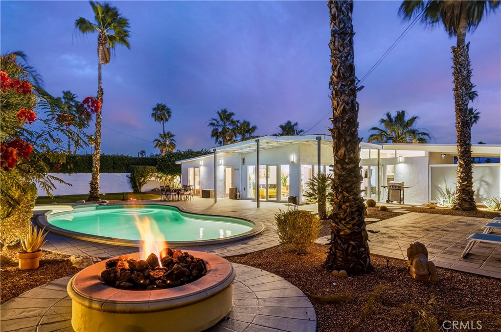 302 E Racquet Club Drive