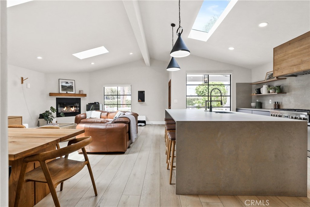 8462 Hillhead Drive