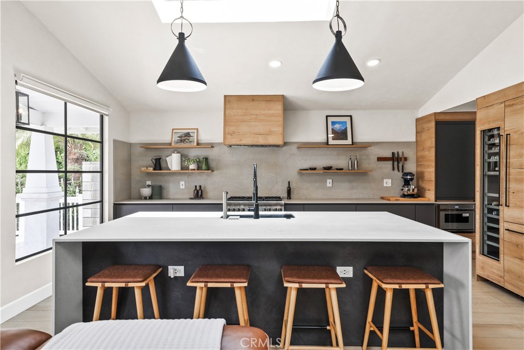 8462 Hillhead Drive