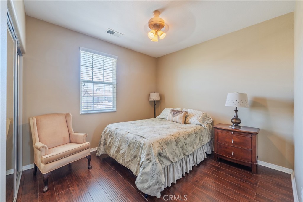 31801 Silk Vine