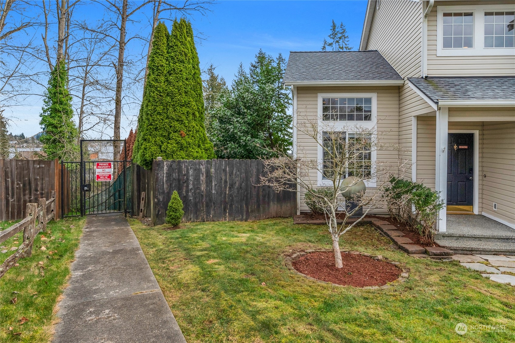 9512 16th Place NE