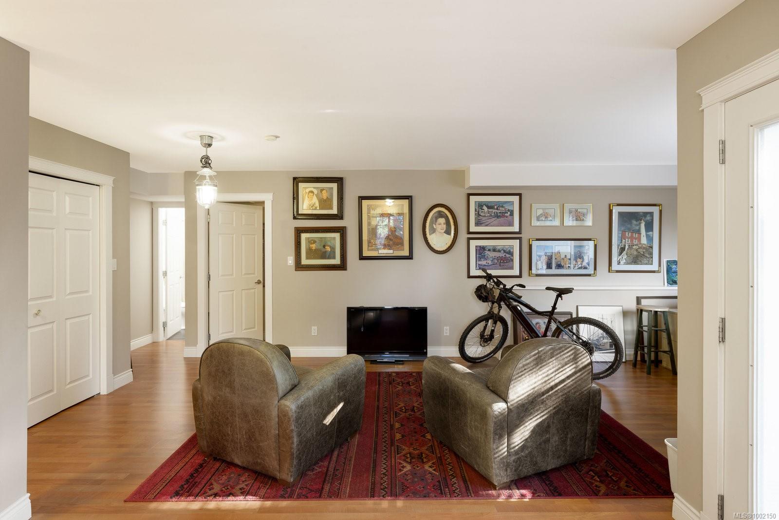 1114 Fern Ridge Dr