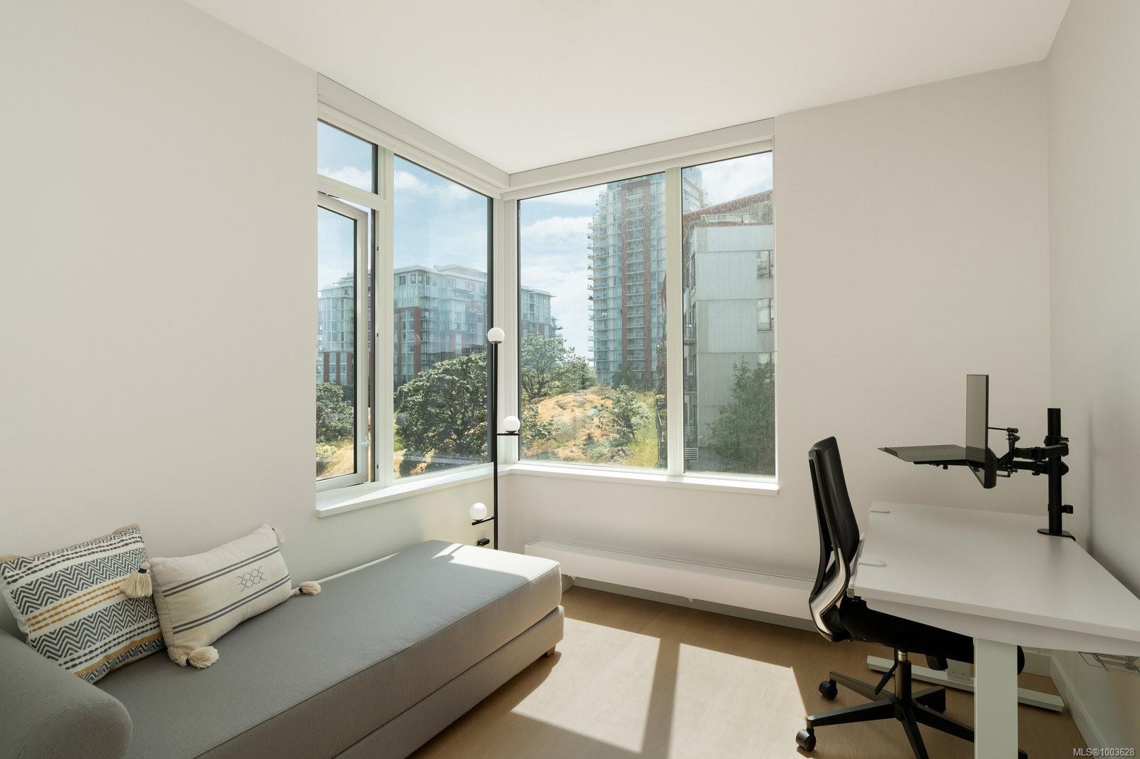 363 Tyee Rd # 402