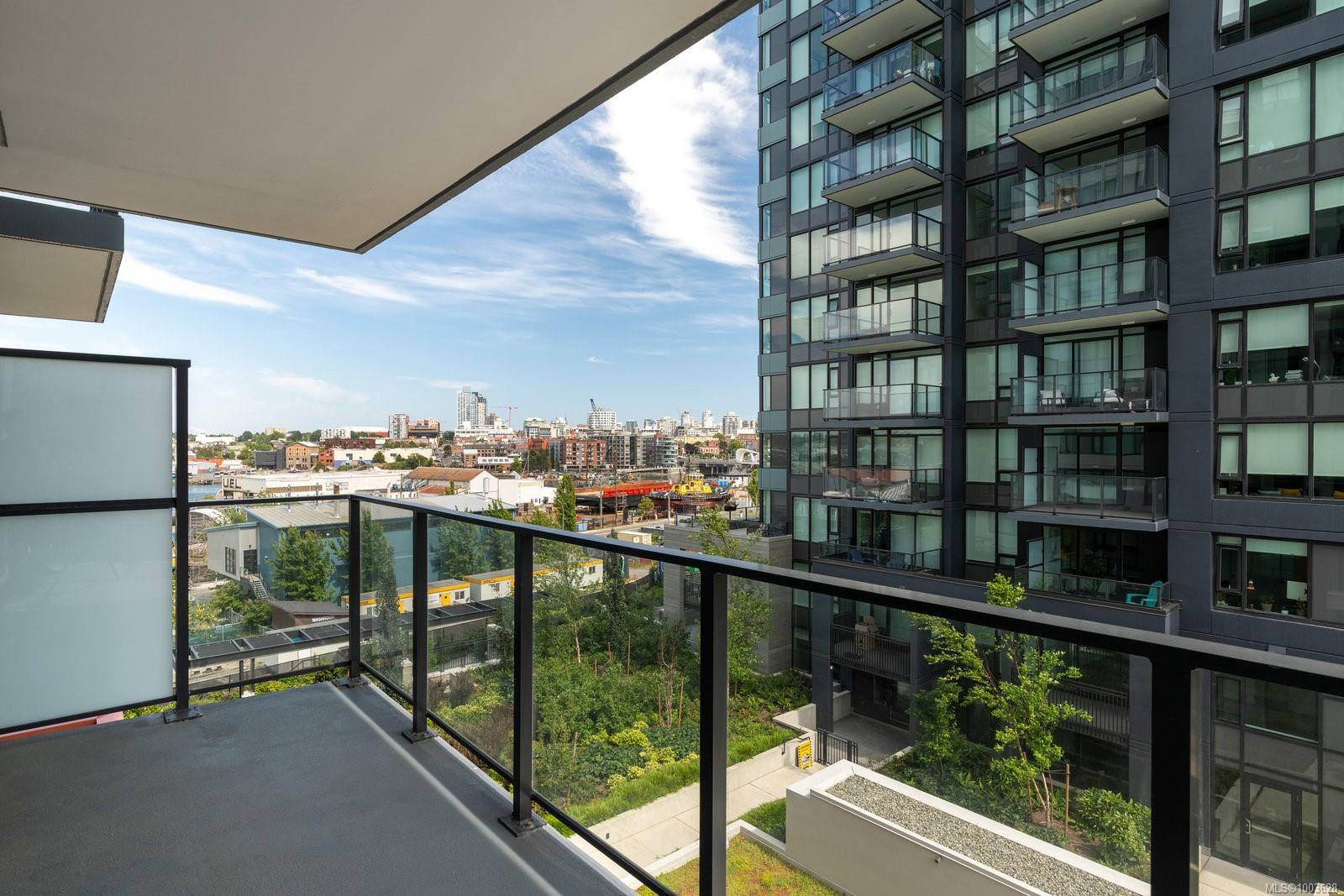 363 Tyee Rd # 402