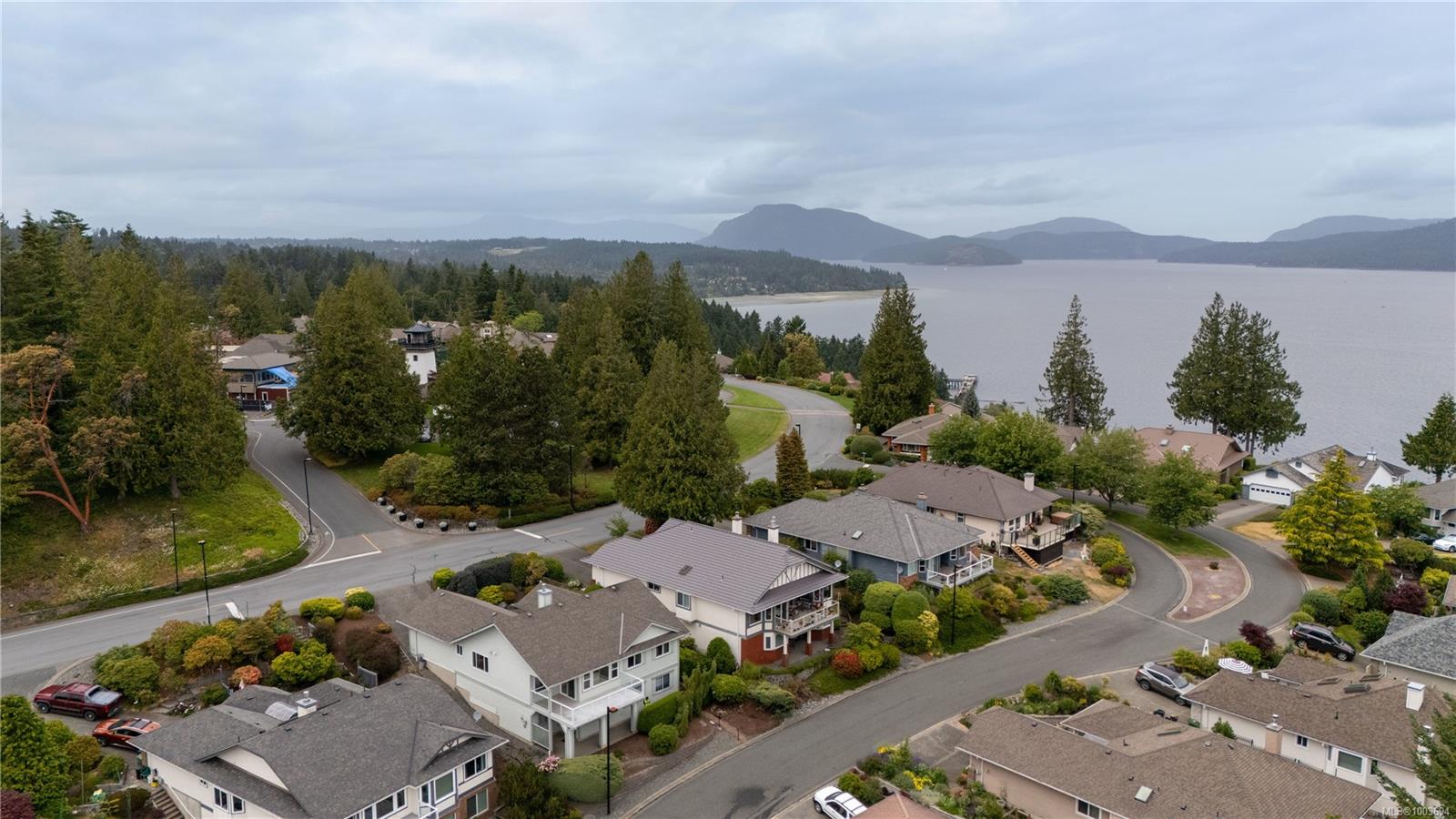 3635 Arbutus Dr N