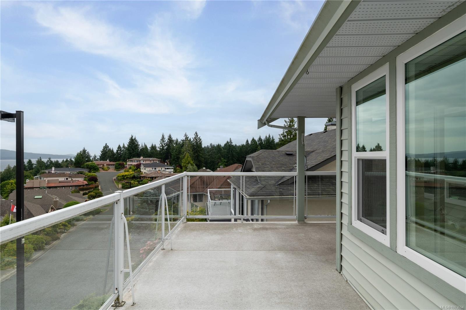 3635 Arbutus Dr N