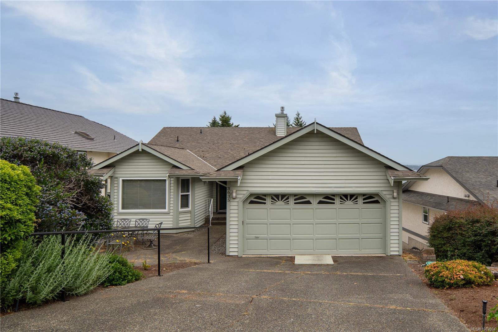3635 Arbutus Dr N