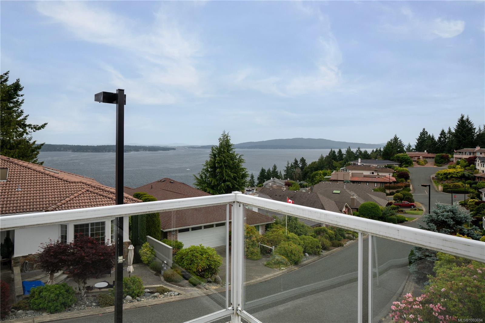 3635 Arbutus Dr N