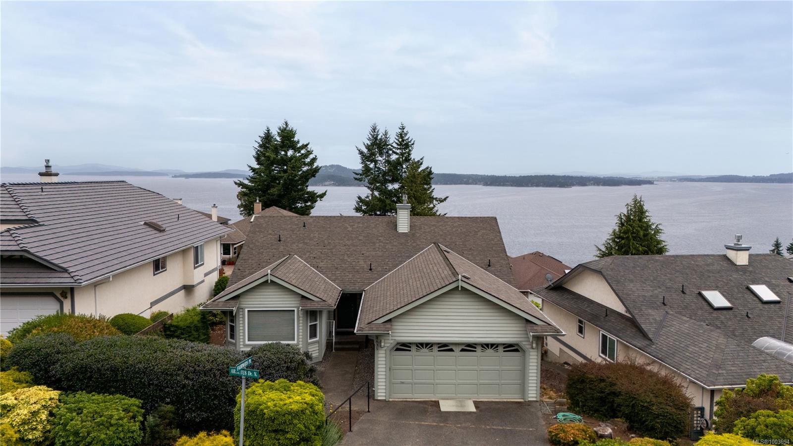 3635 Arbutus Dr N