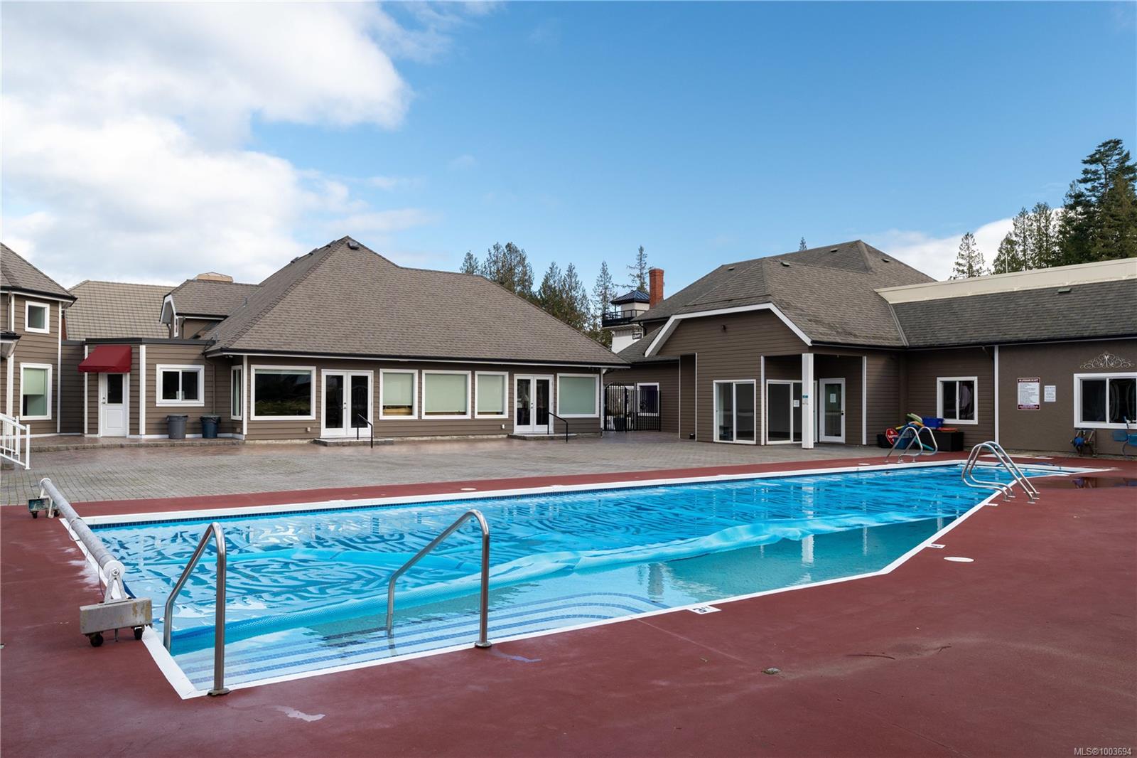 3635 Arbutus Dr N