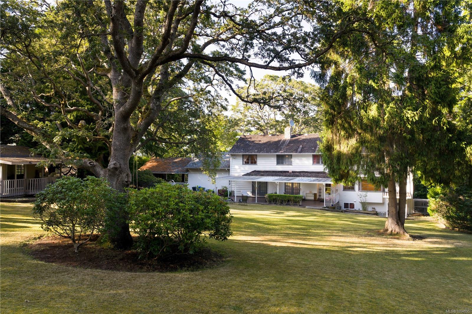 3460 Beach Dr