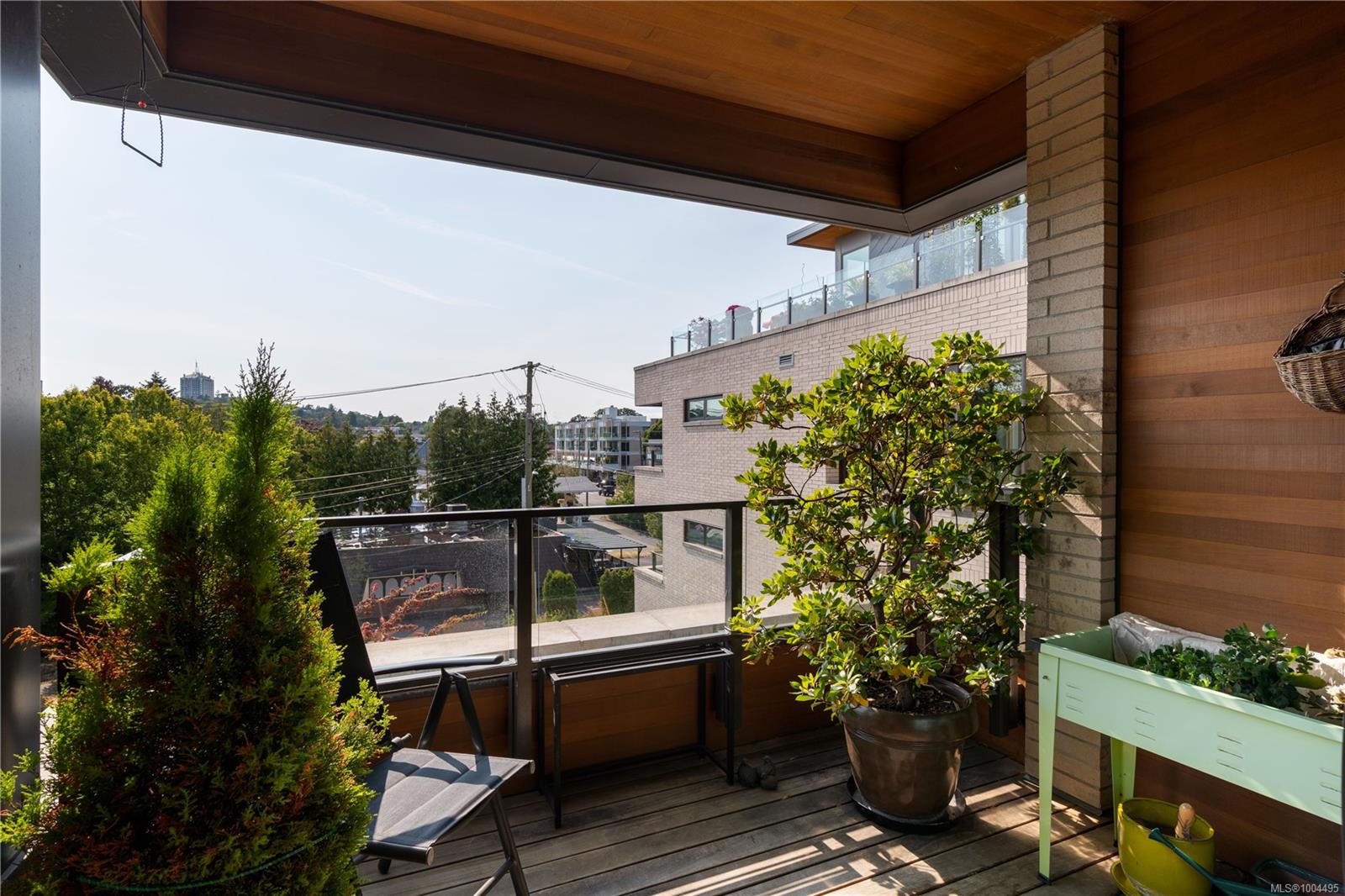 1969 Oak Bay Ave # 309