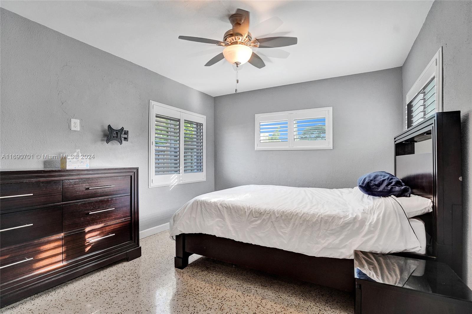 609 SW 18th Ct