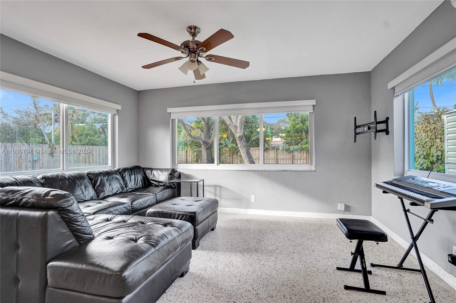 609 SW 18th Ct