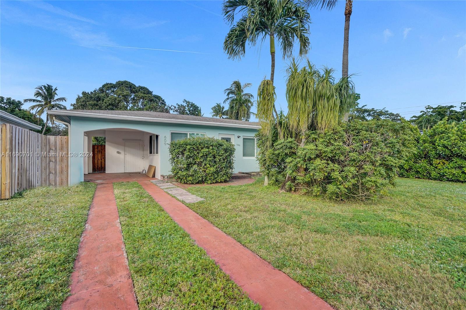 609 SW 18th Ct