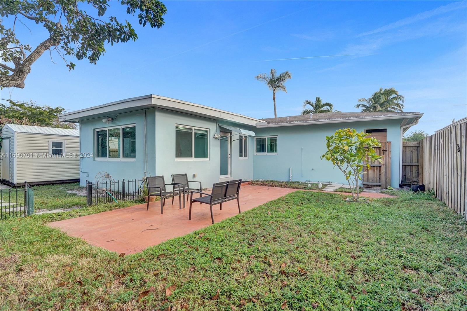 609 SW 18th Ct