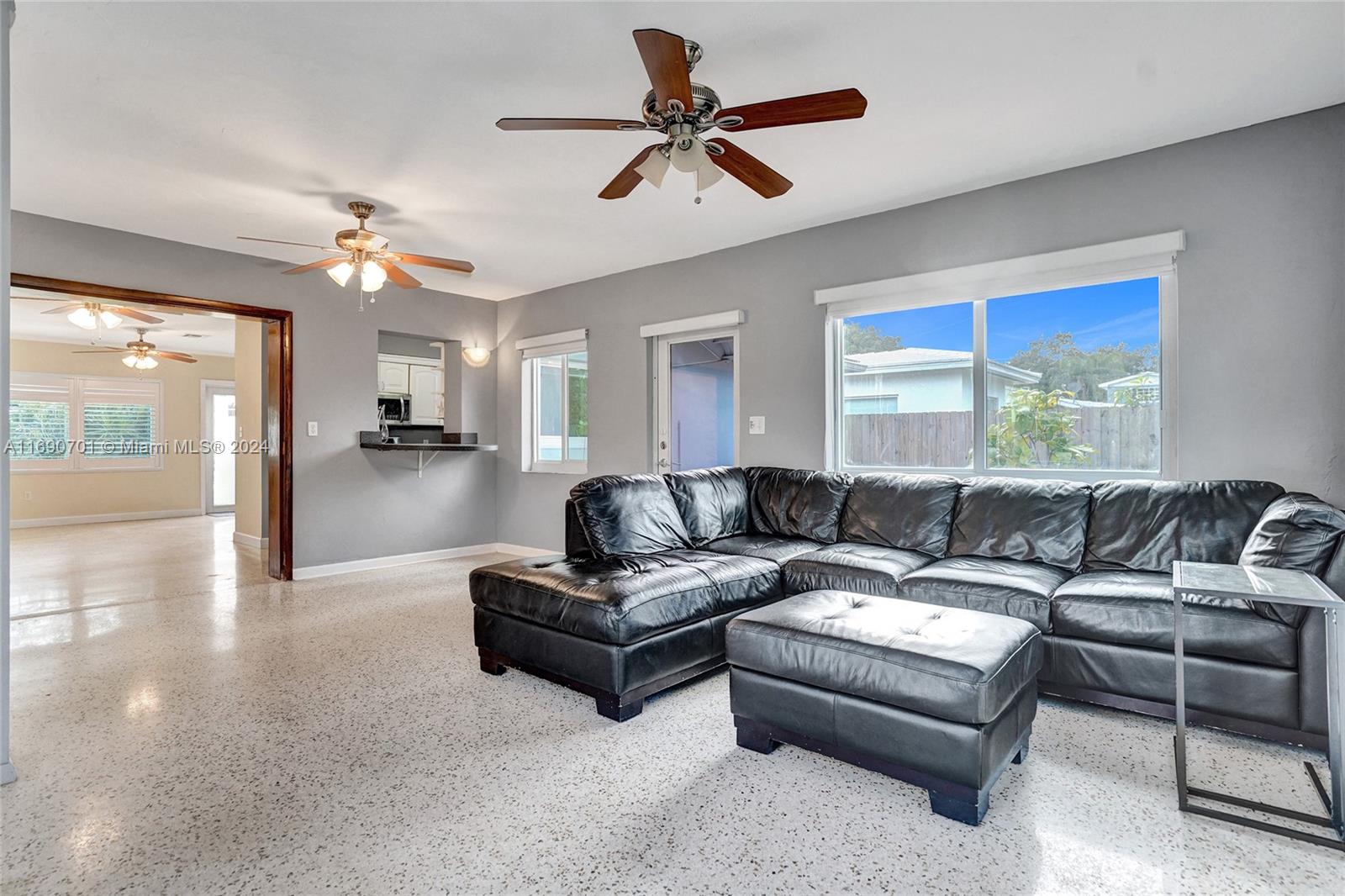 609 SW 18th Ct