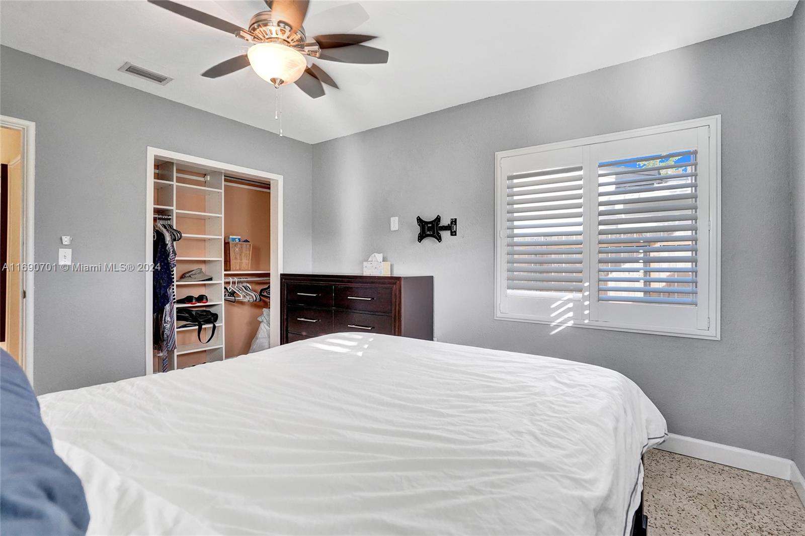 609 SW 18th Ct