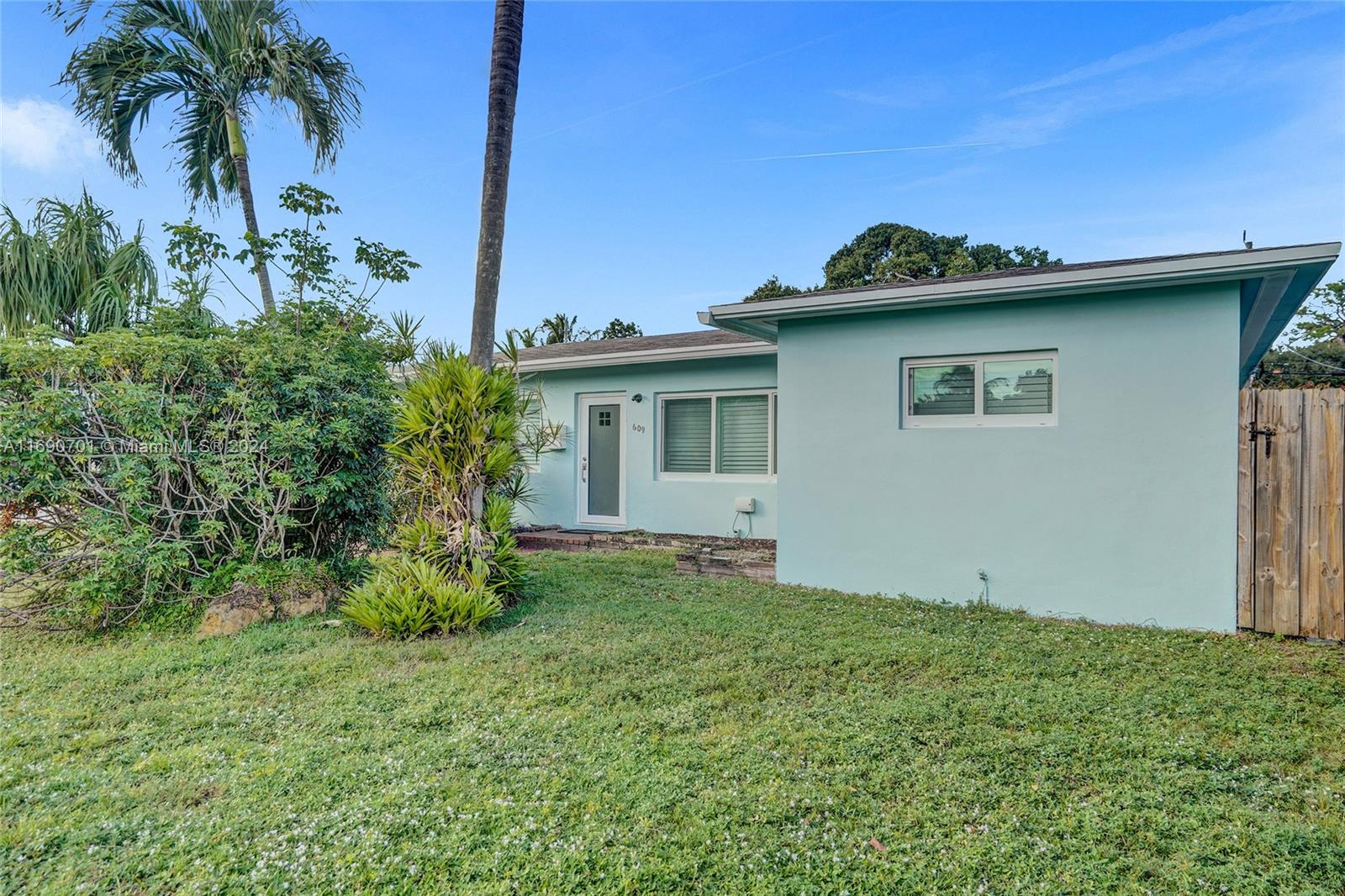 609 SW 18th Ct