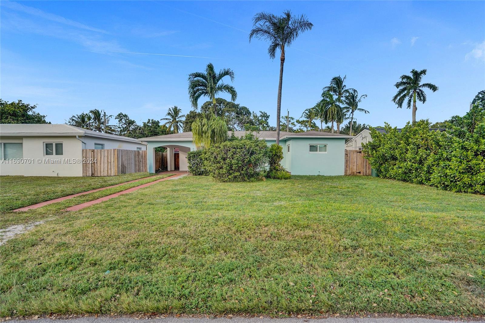609 SW 18th Ct