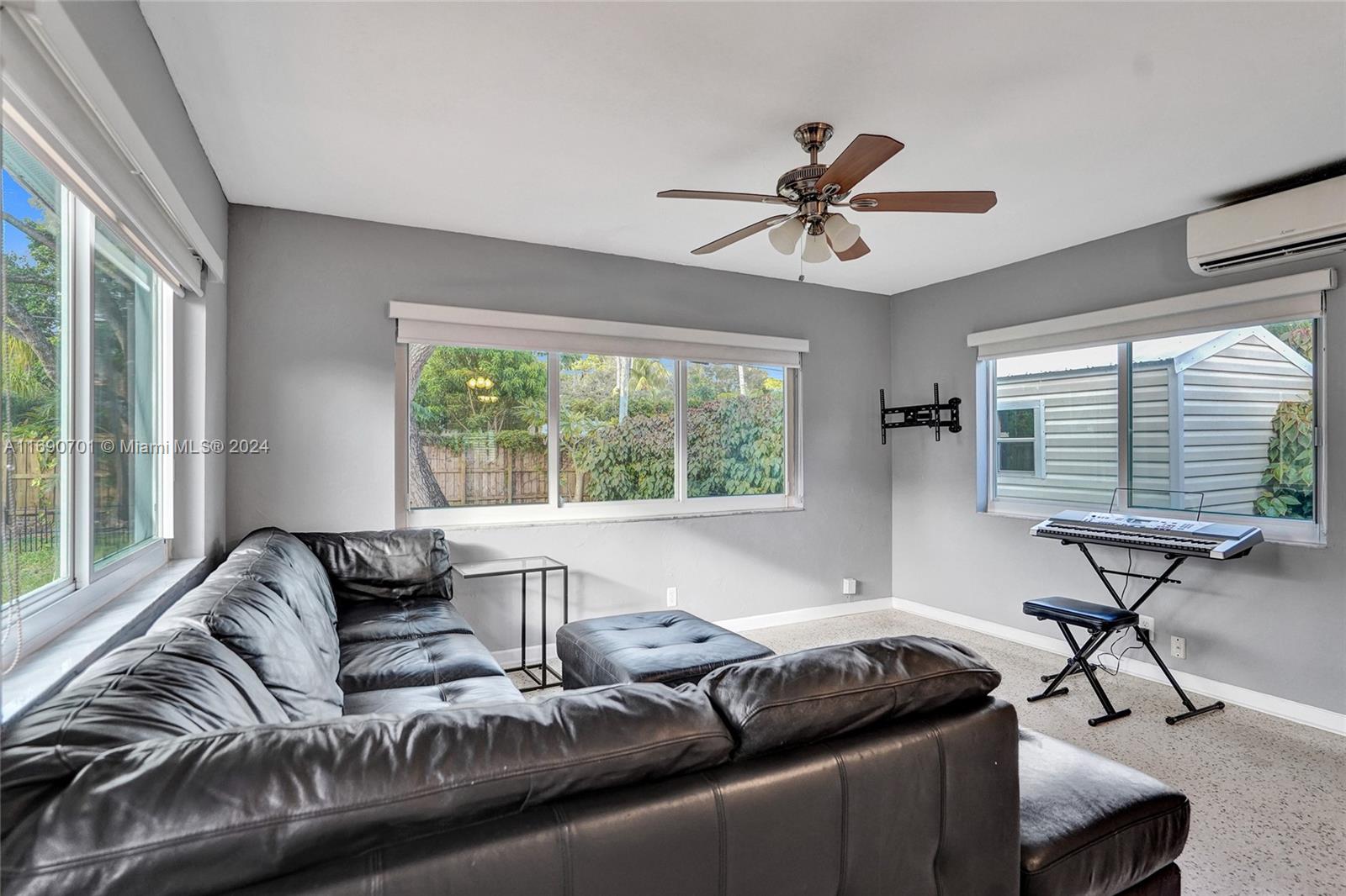 609 SW 18th Ct