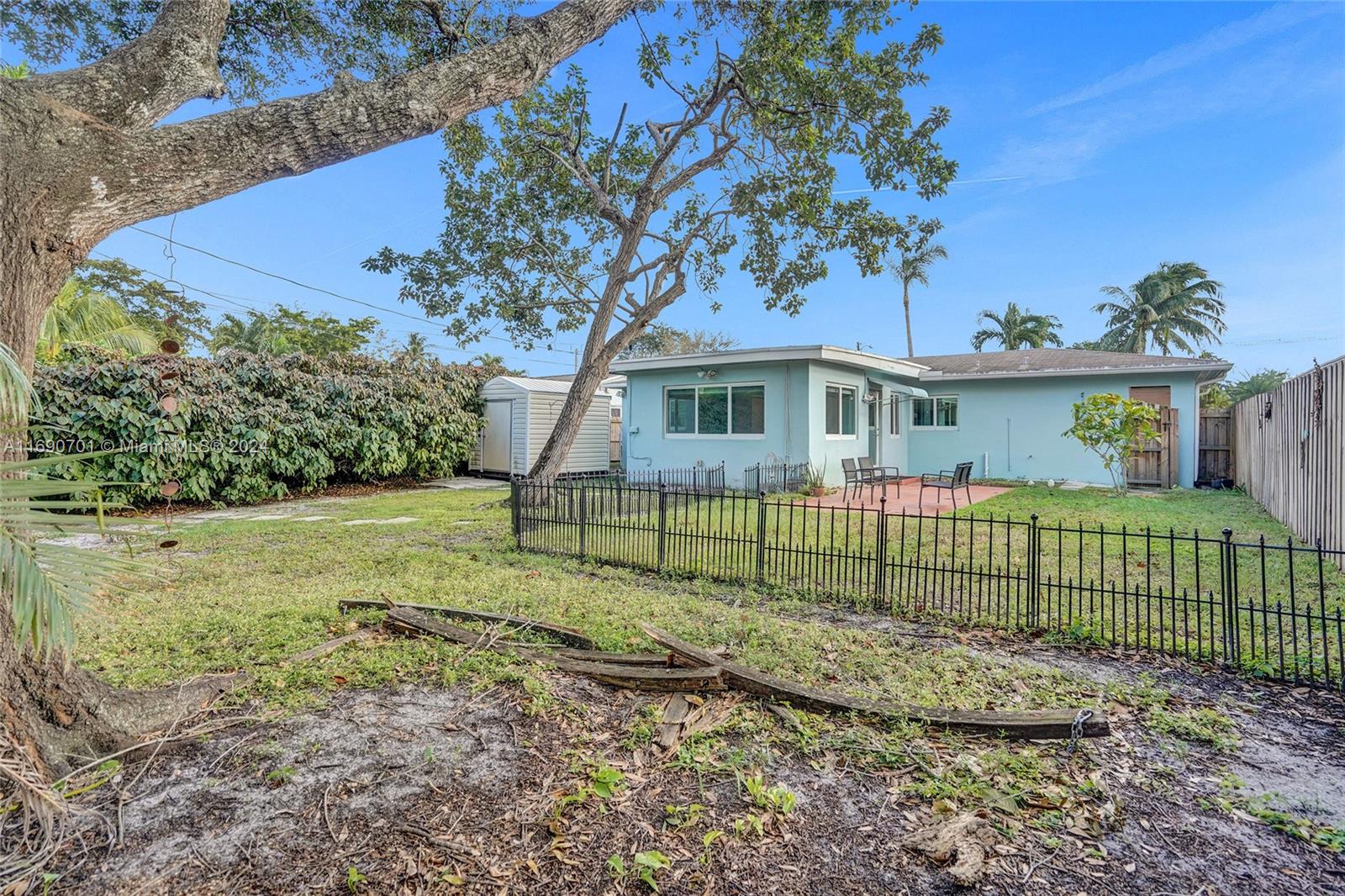 609 SW 18th Ct