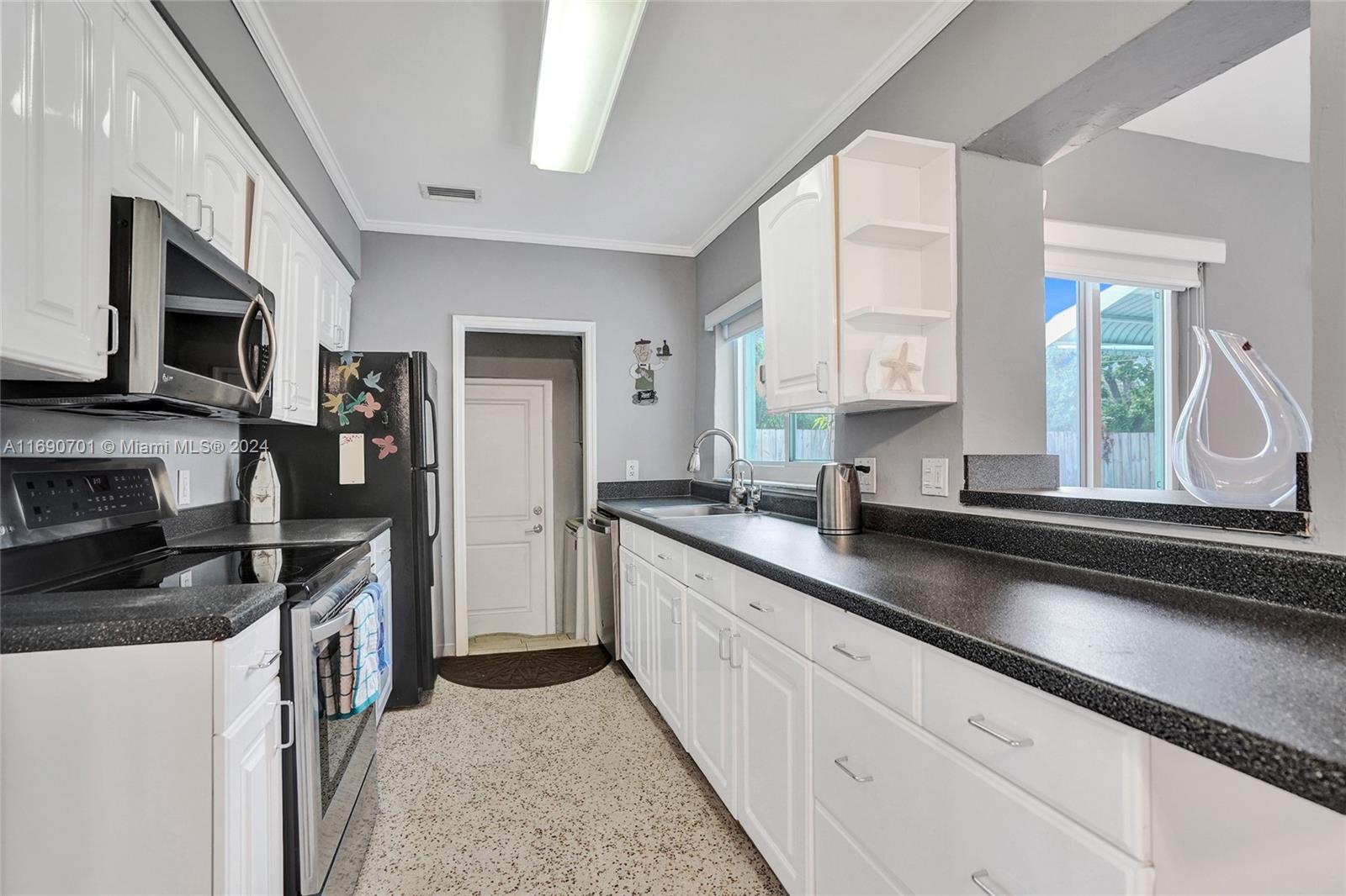 609 SW 18th Ct
