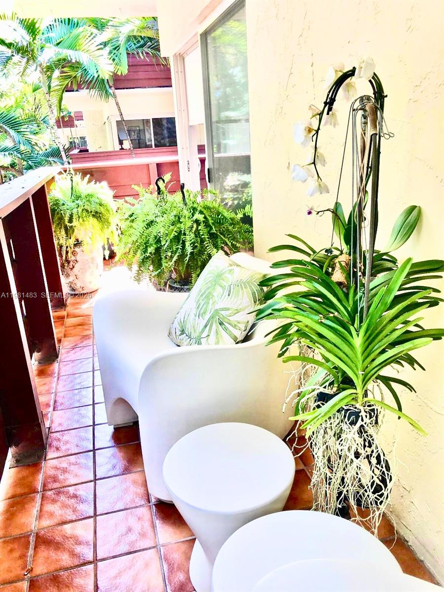 1205 Mariposa Ave # 326