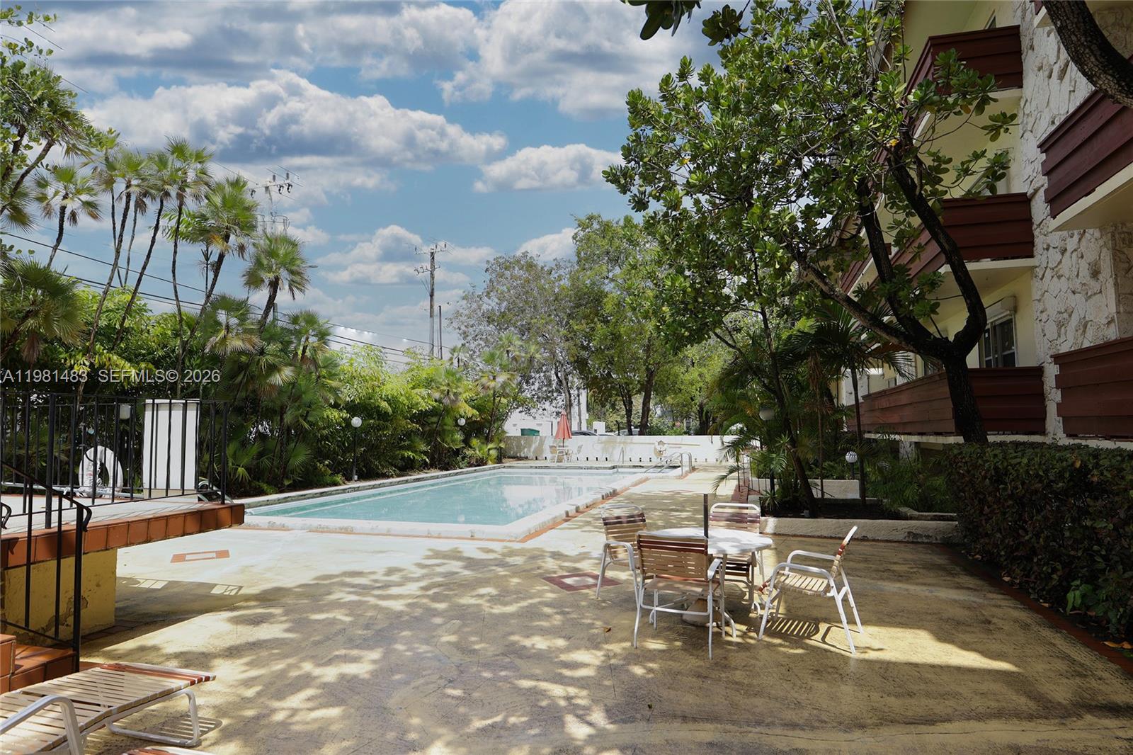 1205 Mariposa Ave # 326