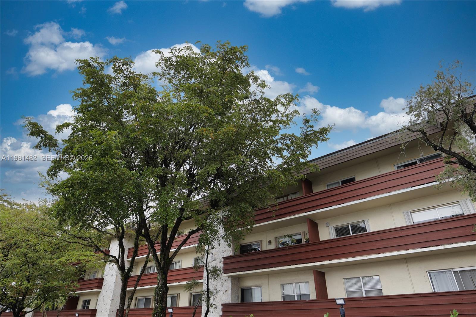 1205 Mariposa Ave # 326