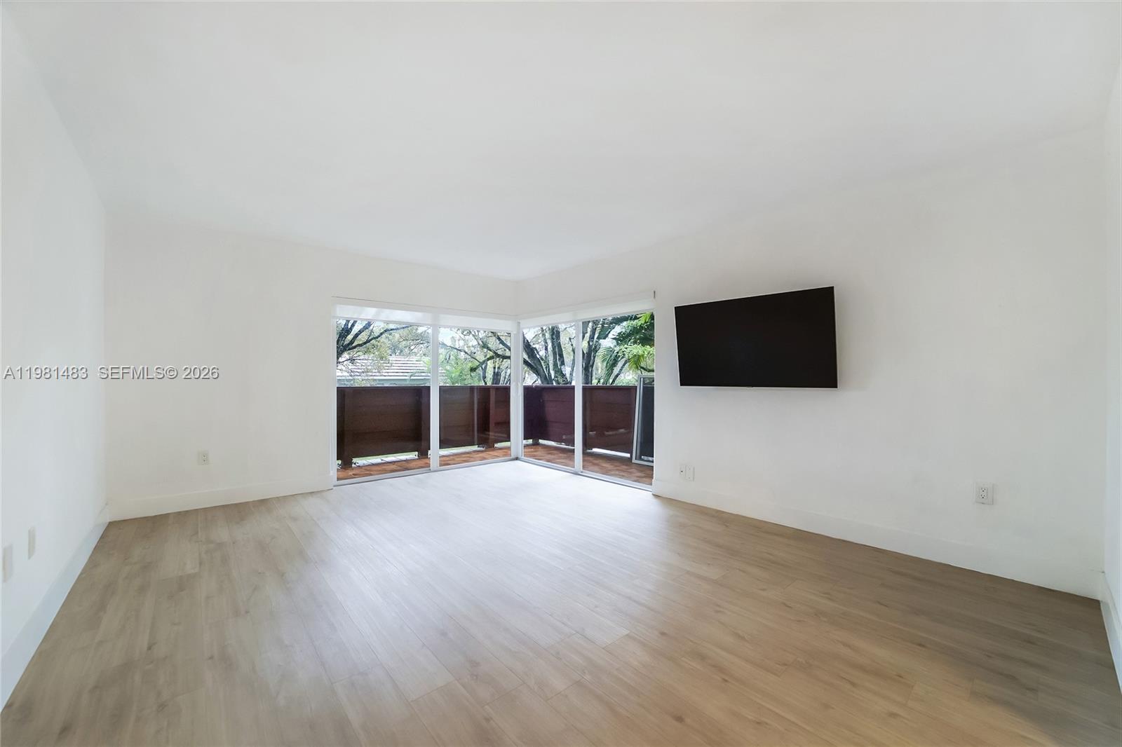 1205 Mariposa Ave # 326