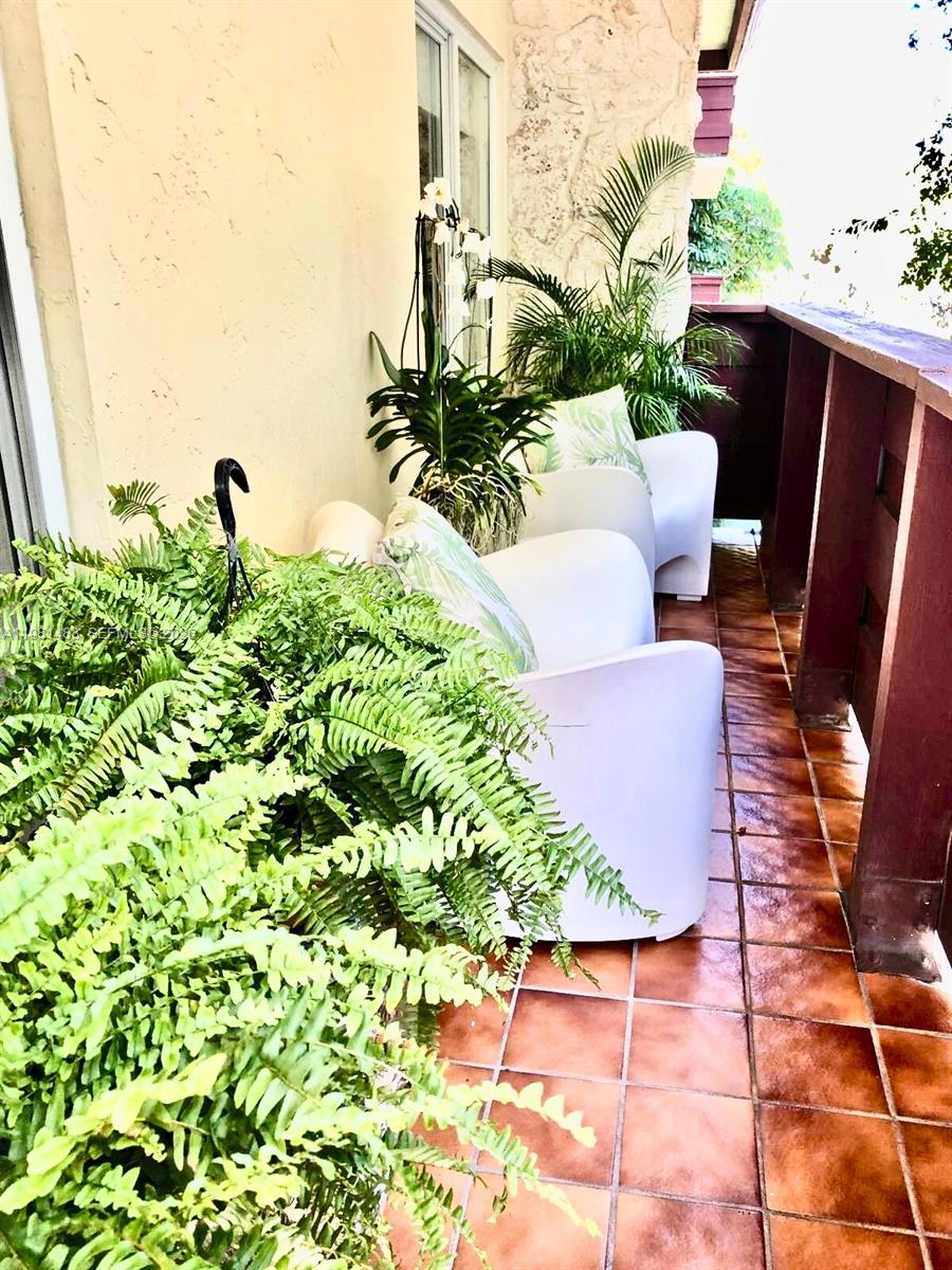 1205 Mariposa Ave # 326