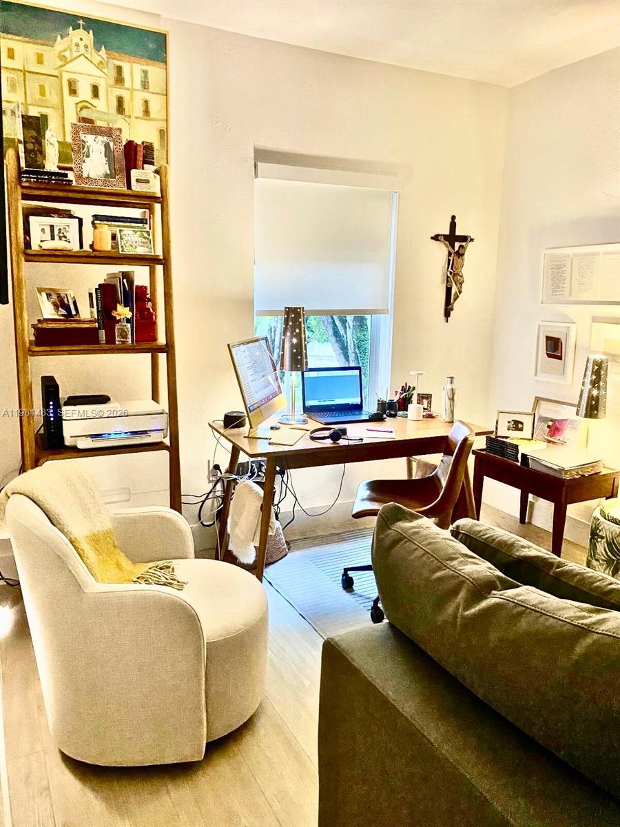 1205 Mariposa Ave # 326