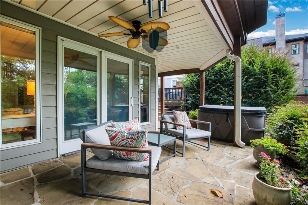 925 Highland Terrace NE