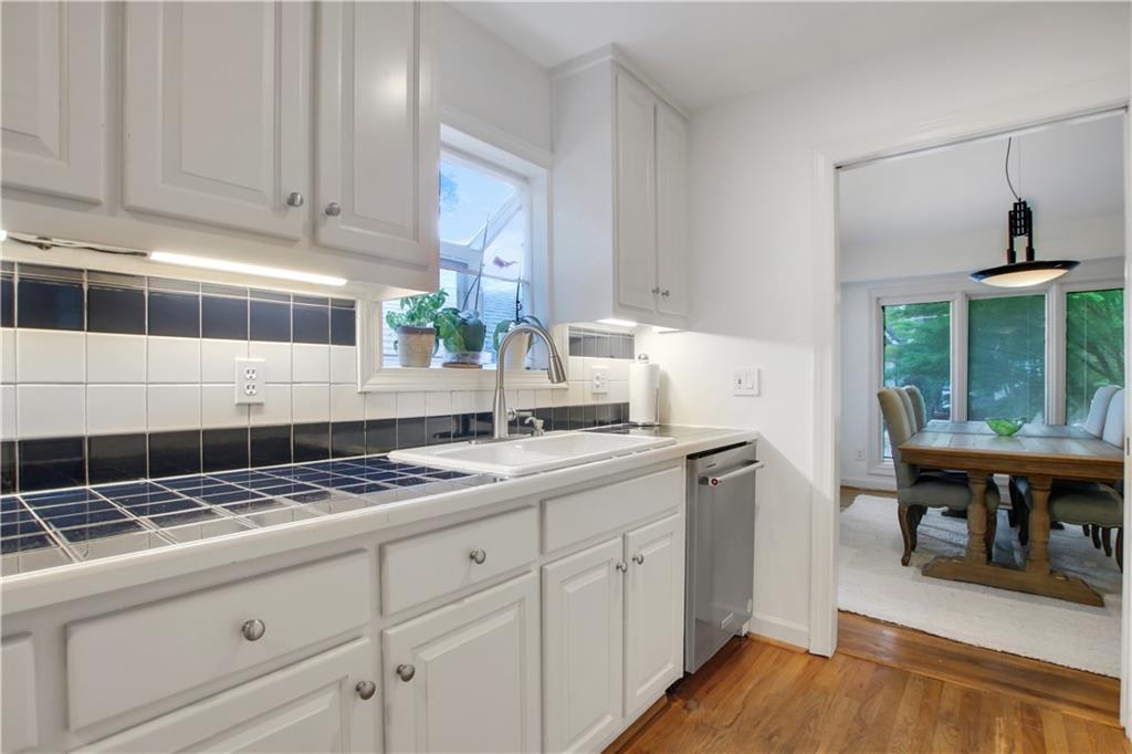 925 Highland Terrace NE