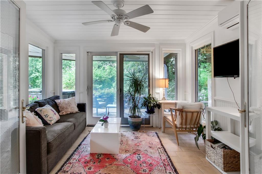 925 Highland Terrace NE