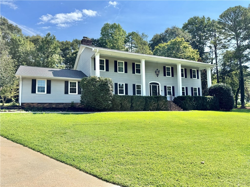 102 Buckingham Court